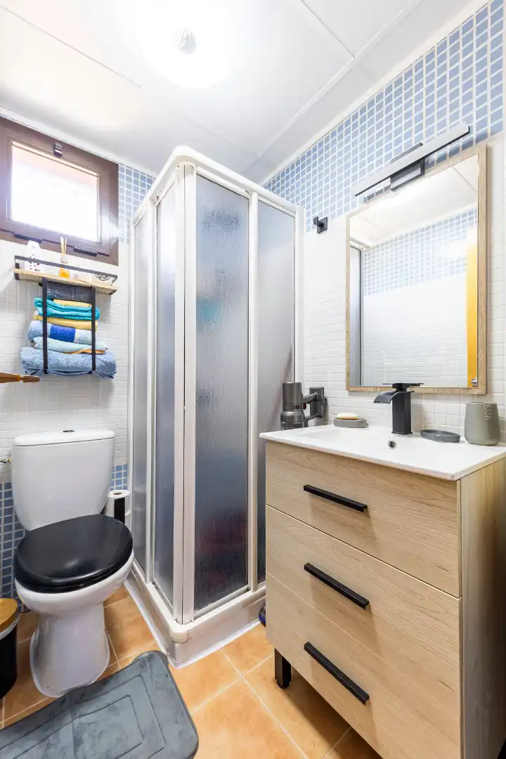 Badezimmer von Wohnungen zur Miete in Águilas mit Klimaanlage, Heizung und Terrasse