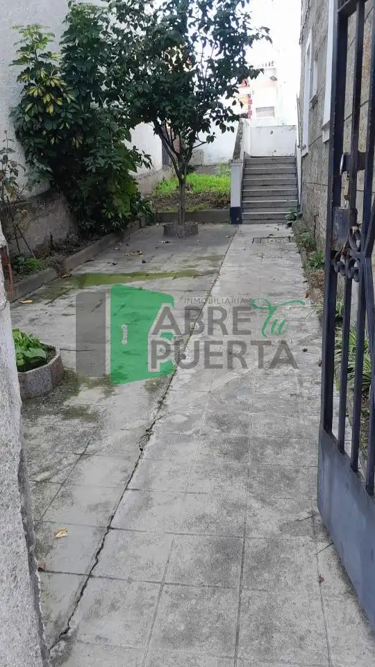 Vista exterior de Casa o chalet en venta en Ourense Capital  con Calefacción y Jardín privado