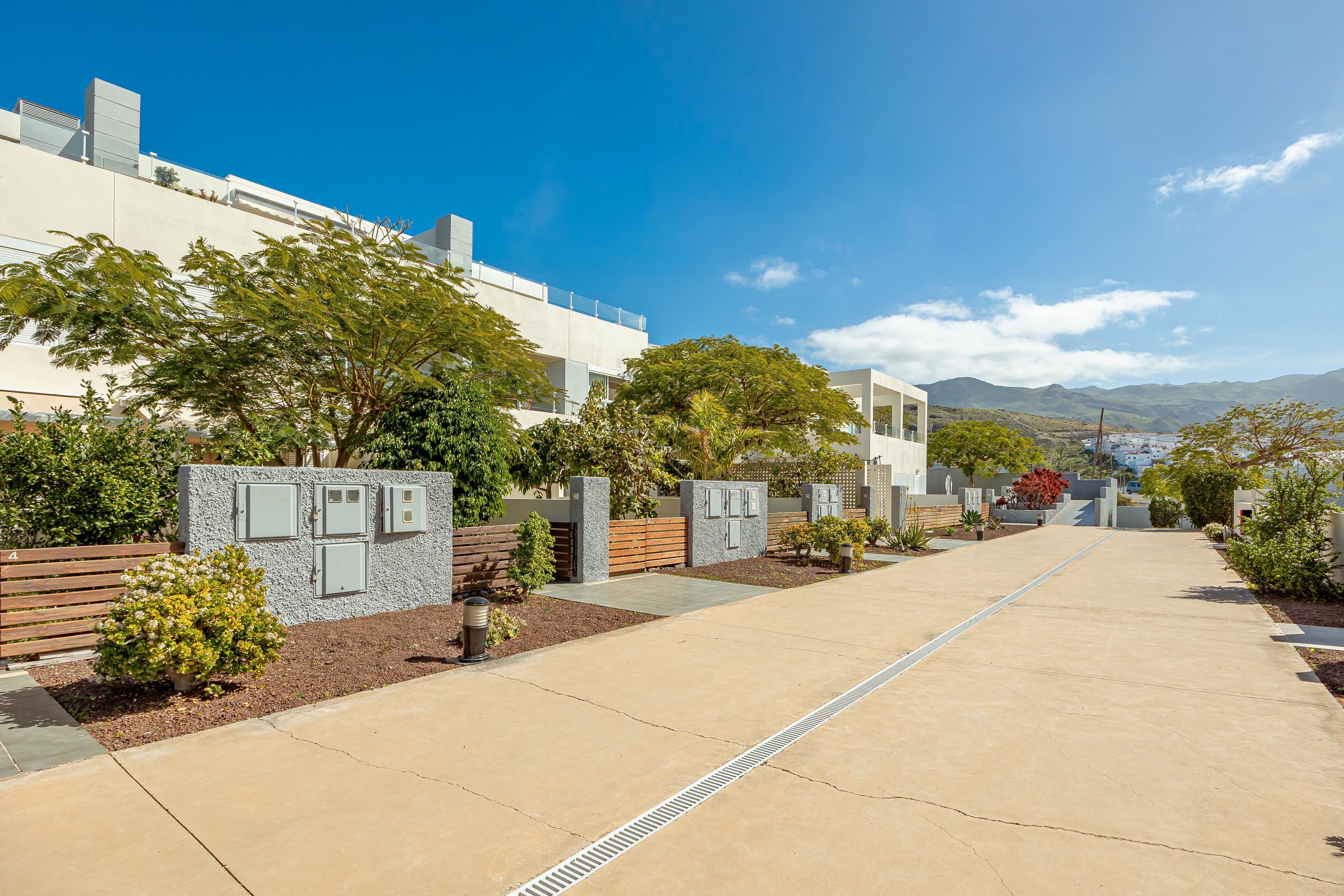 Vista exterior de Casa o xalet en venda en Agaete amb Aire condicionat, Terrassa i Traster