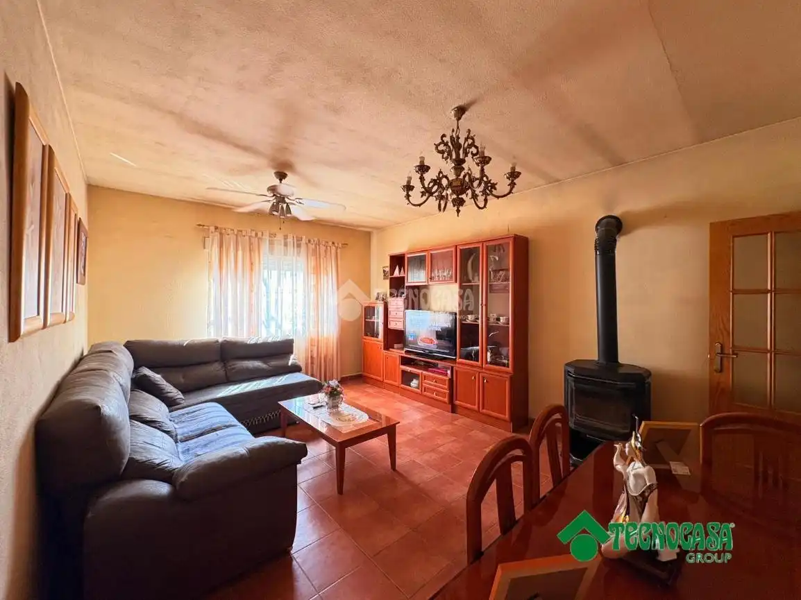 Sala d'estar de Casa adosada en venda en Erustes