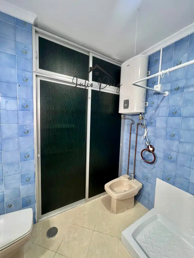 Bathroom of Flat for sale in Coria del Río  with Air Conditioner and Furnished