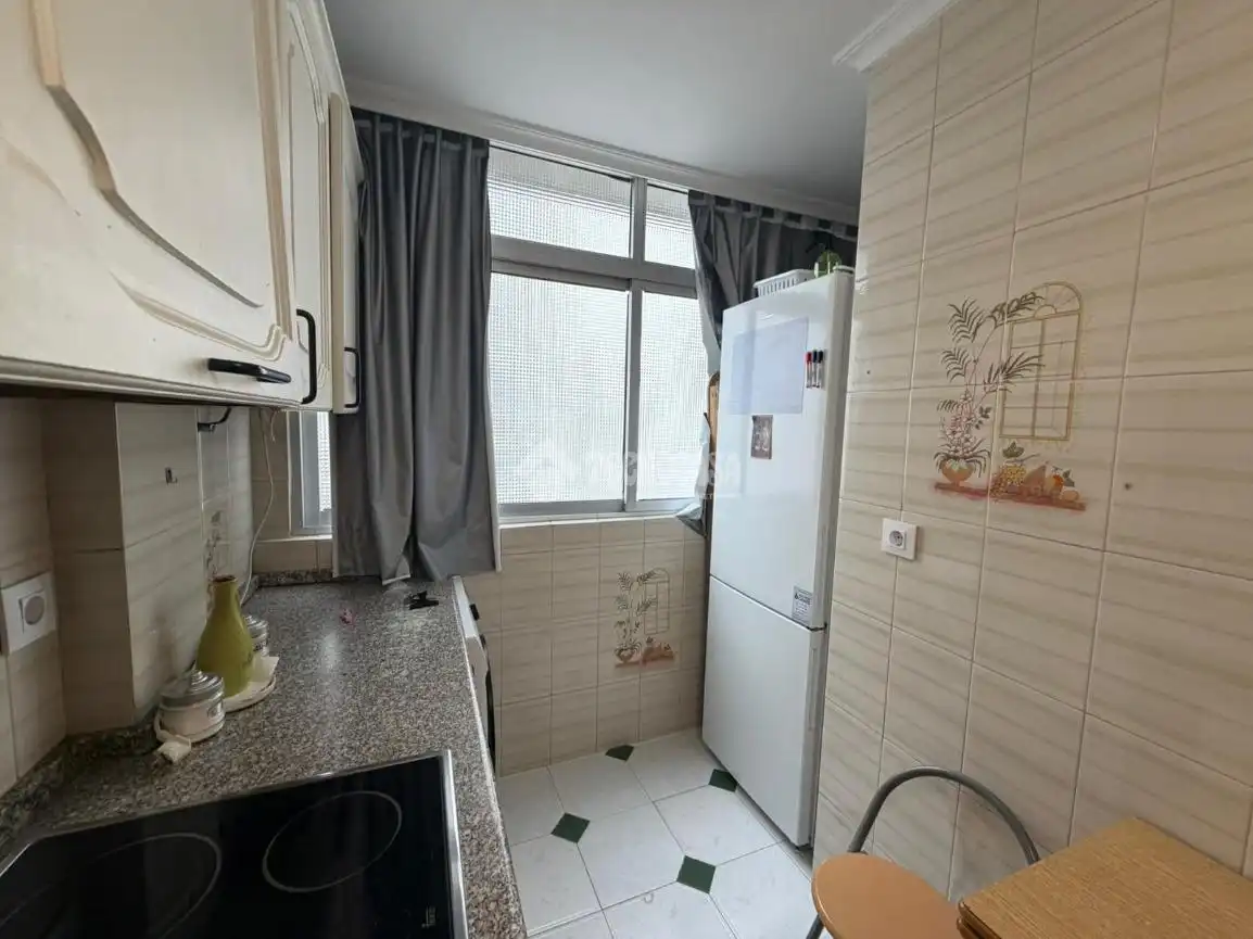 Cuina de Pis de lloguer en Sevilla amb Aire condicionat i Balcó