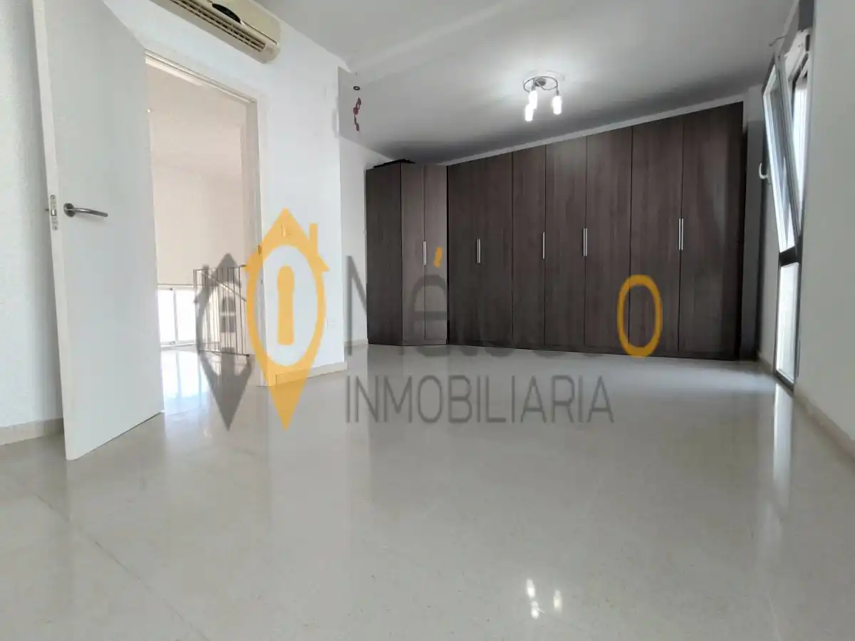 Habitación de Casa adosada en venta en La Rinconada con Aire acondicionado, Terraza y Trastero