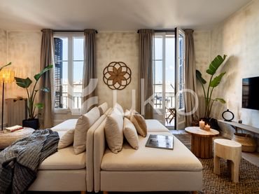 Appartement compact avec balcon à louer à Carrer de Villarroel