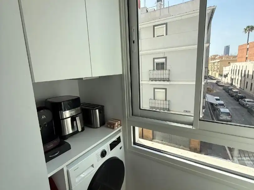 Küche von Wohnung zum Verkauf in  Sevilla Capital mit Klimaanlage und Balkon