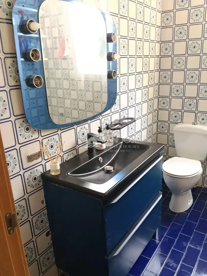 Baño de Piso en venta en Aspe con Terraza, Trastero y Balcón