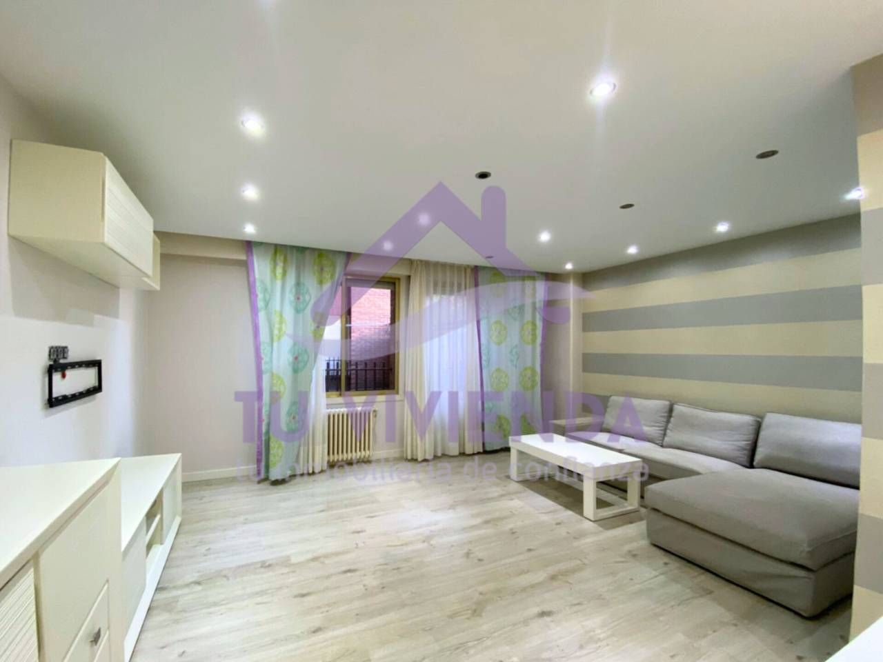 Living room of Apartment for sale in Valladolid Capital  with Heating, Parquet flooring and Furnished