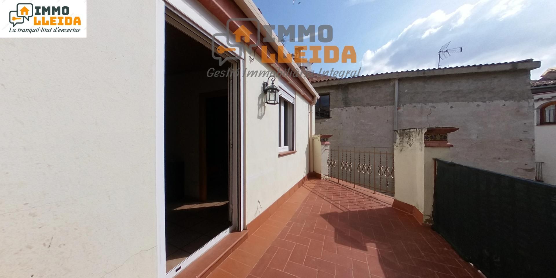 Exterior view of Single-family semi-detached for sale in Camarasa  with Terrace, Storage room and Furnished