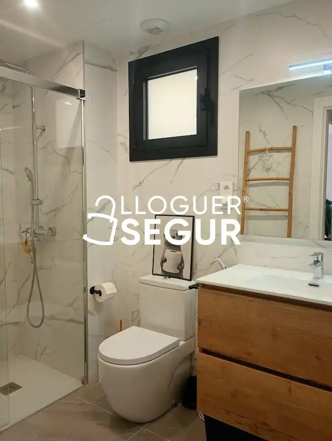 Badezimmer von Wohnung zur Miete in Sant Boi de Llobregat mit Klimaanlage und Terrasse