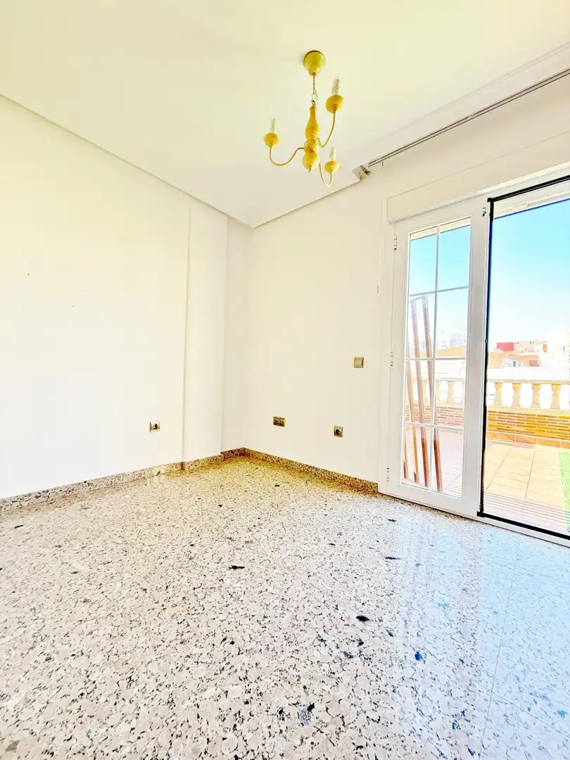 Casa adosada en venta en Almería con Terraza, Trastero y Balcón
