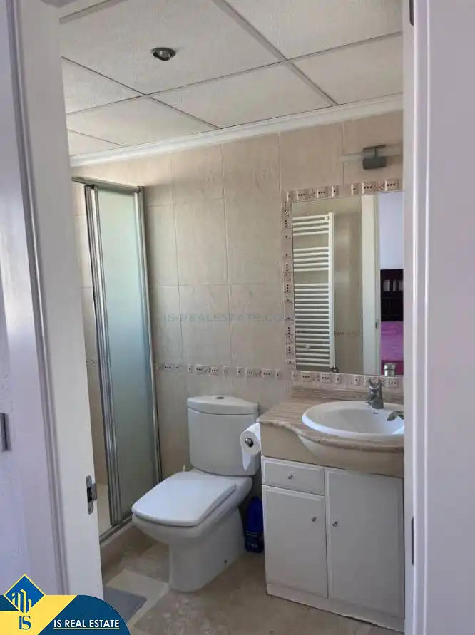Baño de Casa adosada en venta en Guardamar del Segura con Aire acondicionado, Calefacción y Jardín privado