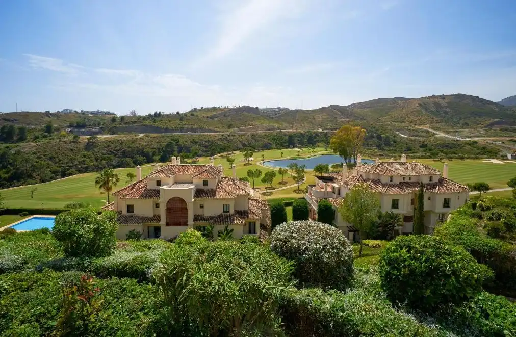 Vista exterior de Apartamento en venta en Benahavís con Aire acondicionado, Calefacción y Jardín privado