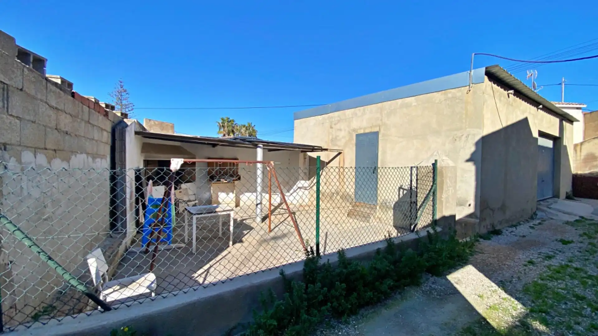 Vista exterior de Casa o xalet en venda en Alicante / Alacant amb Aire condicionat, Traster i Moblat