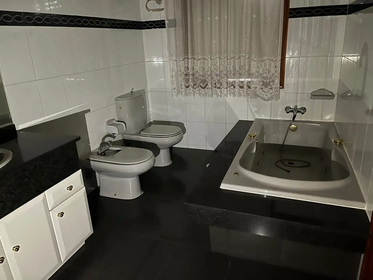 Bathroom of Houses for sale in Vigo   with Private garden, Terrace and Swimming Pool