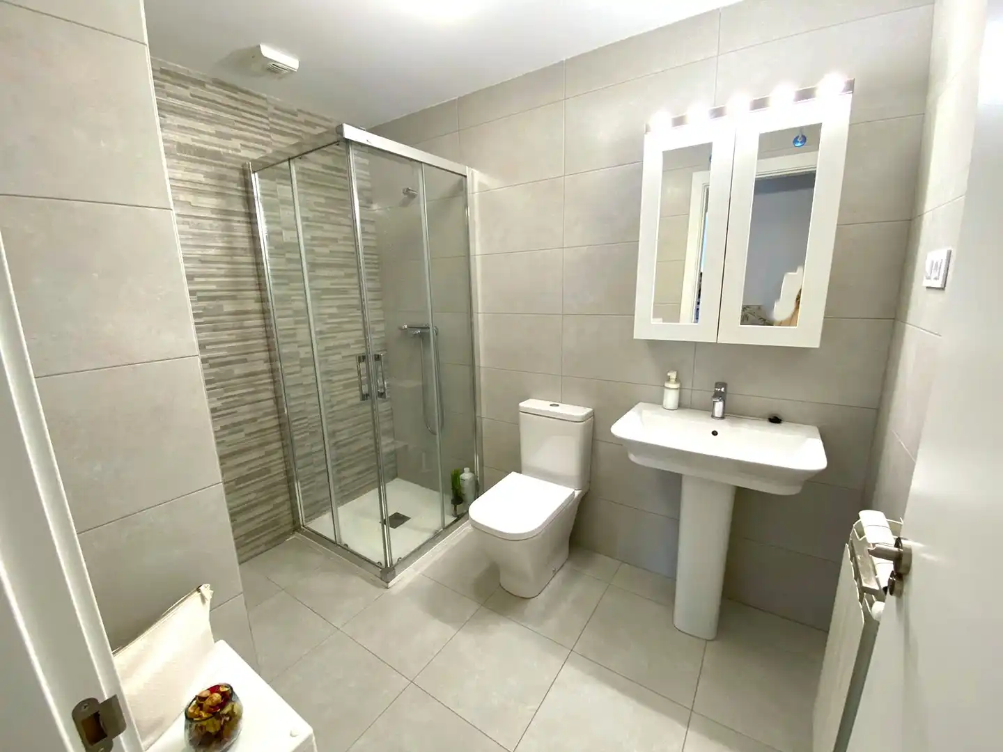 Bathroom of Flat for sale in Castro-Urdiales  with Heating, Private garden and Parquet flooring