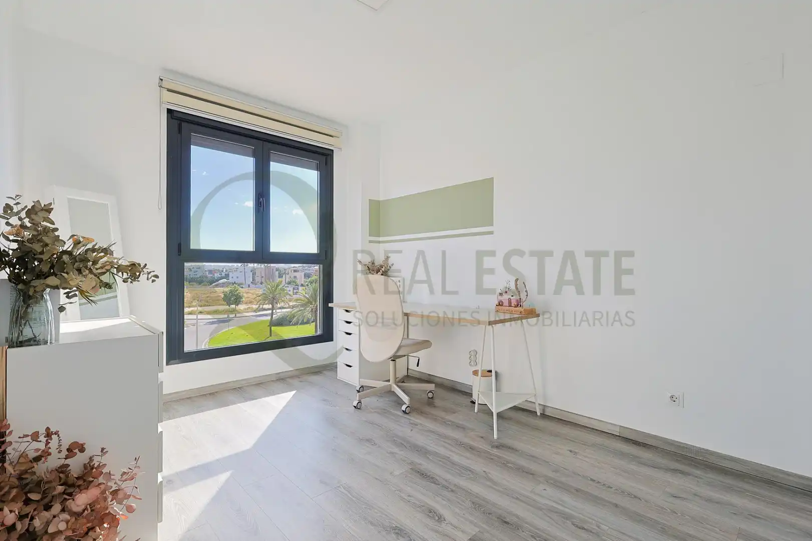 Habitación de Piso en venta en Alicante / Alacant con Jardín privado, Terraza y Trastero
