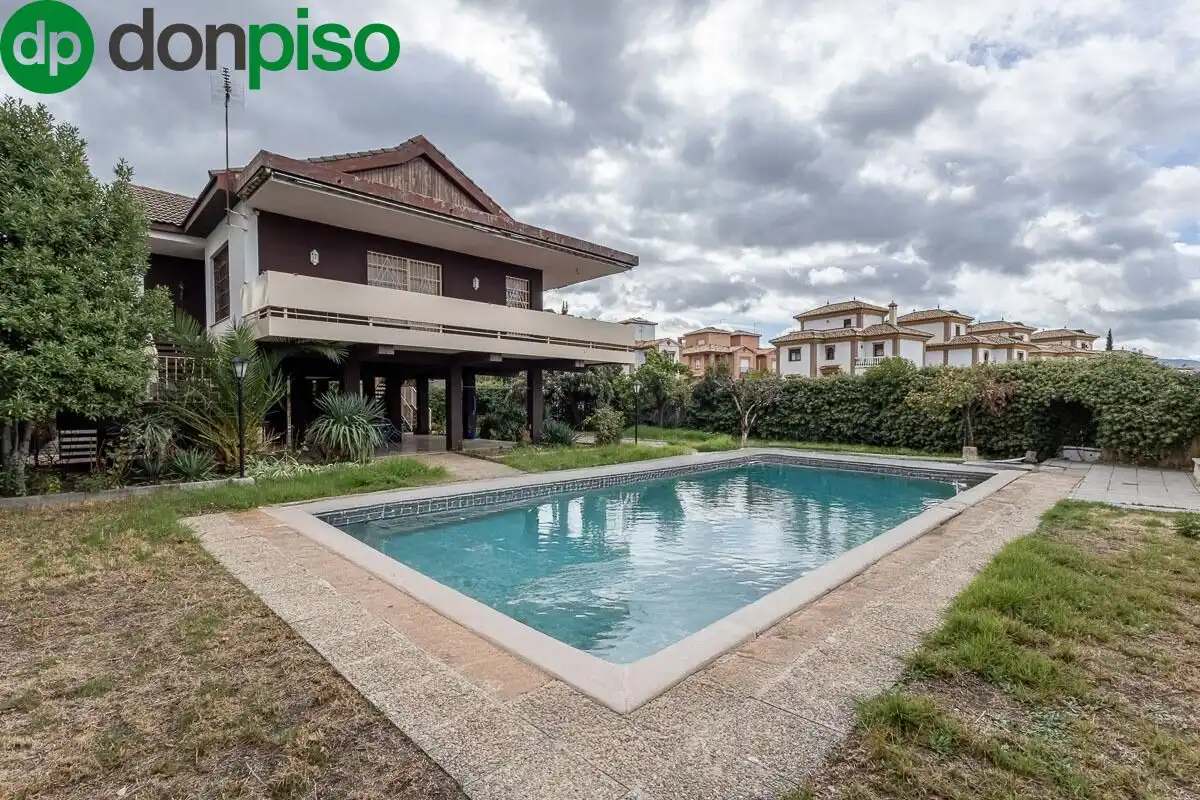 Casa con terrazza in vendita a Avenida HUETOR VEGA, imagen 2