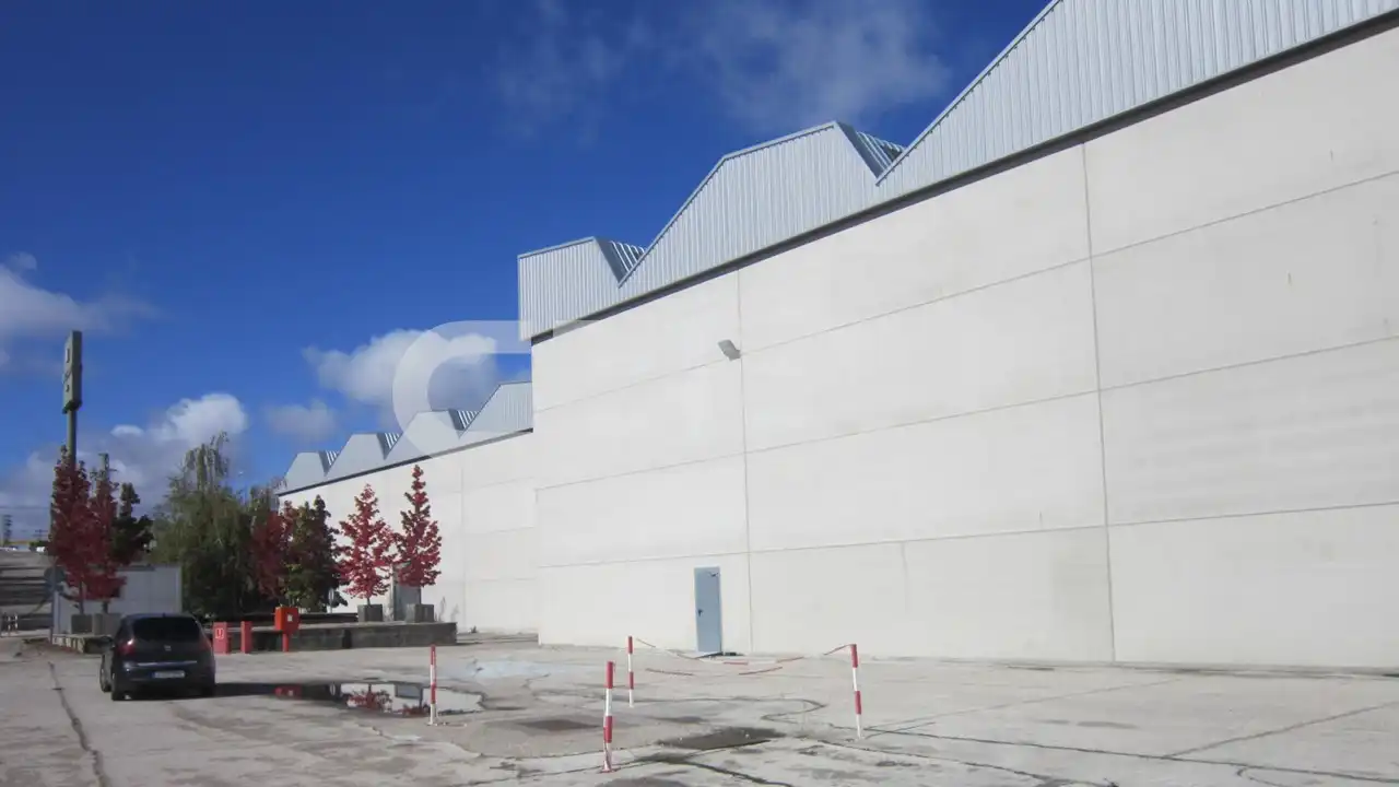 Vista exterior de Nave industrial de alquiler en Valdemoro