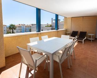 Terrassa de Apartament de lloguer en Sitges amb Aire condicionat, Calefacció i Jardí privat