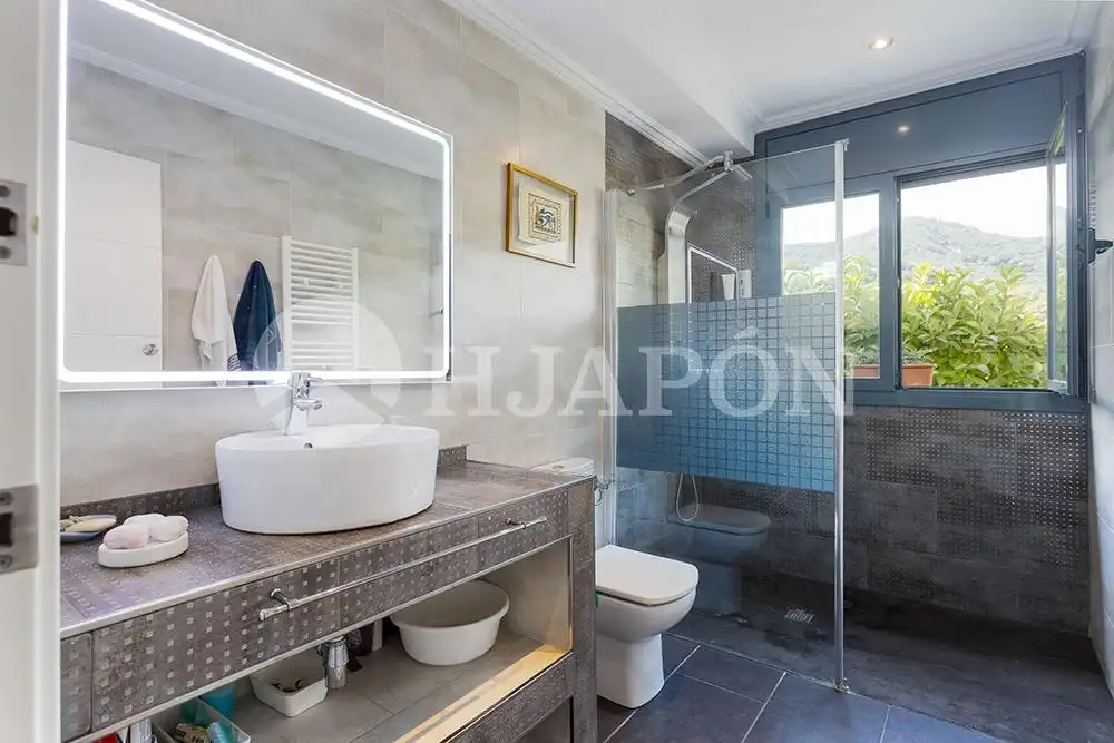 Bathroom of Houses for sale in Alella  with Heating, Private garden and Terrace