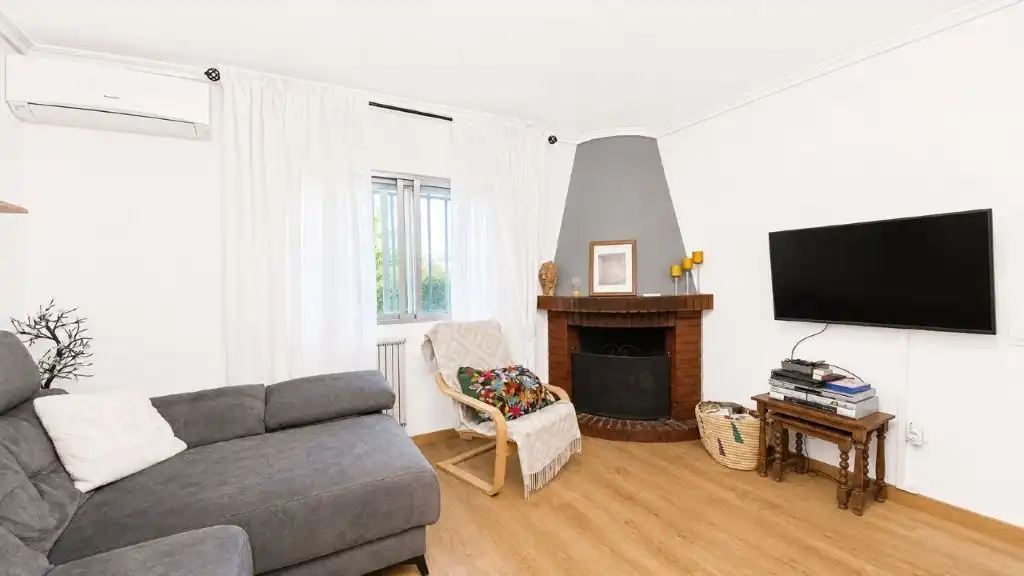 Sala d'estar de Casa o xalet en venda en Cadalso de los Vidrios amb Aire condicionat, Calefacció i Jardí privat