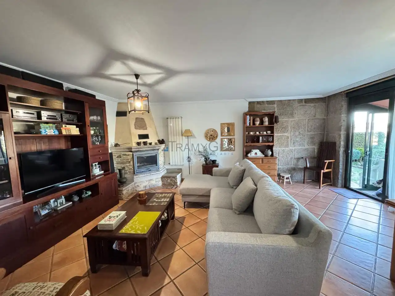 Sala d'estar de Casa o xalet en venda en Redondela amb Calefacció, Jardí privat i Terrassa