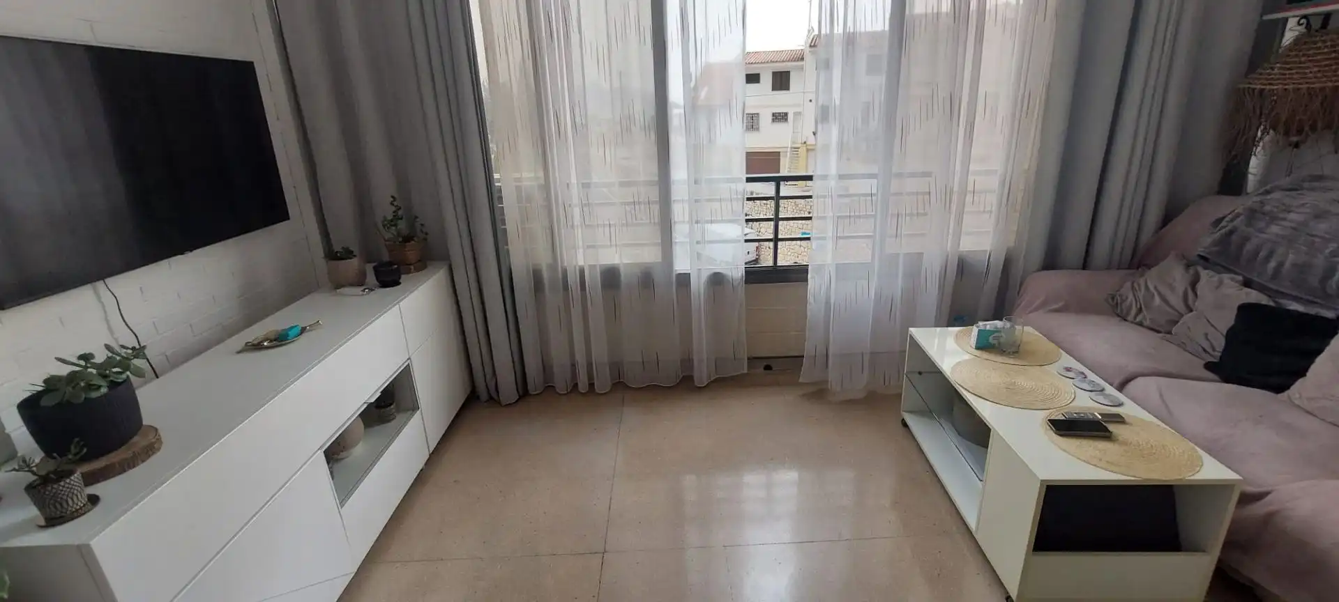Sala d'estar de Estudi en venda en Benidorm amb Aire condicionat i Piscina comunitària