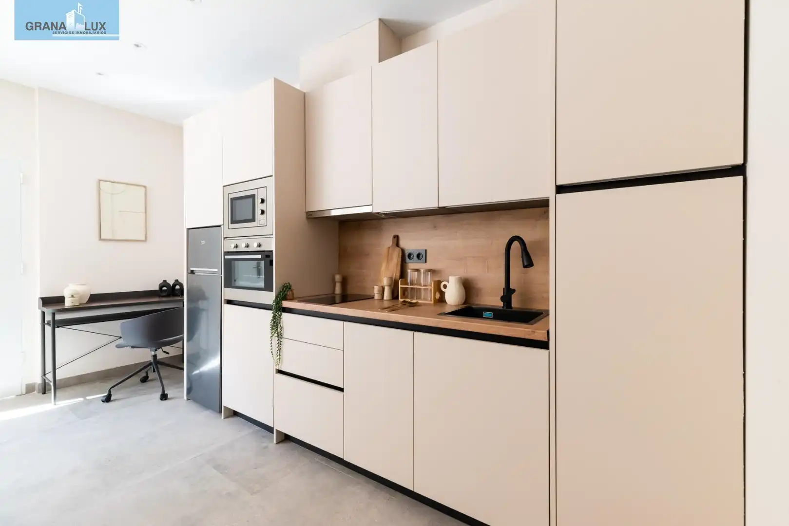 Kitchen of Study for sale in Granada  with Air Conditioner, Heating and Furnished