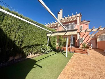 Bungalow with pool for sale in MONTE DE SANTA POLA