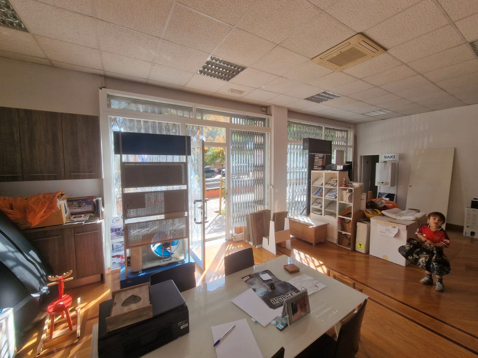 Local de alquiler en Carrer de la Indústria, 55, Vinyets - Molí Vell