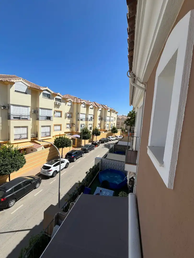 Vista exterior de Casa adosada en venta en Coín con Aire acondicionado, Parquet y Terraza