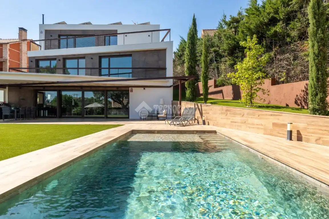House with pool for sale in Los Peñascales