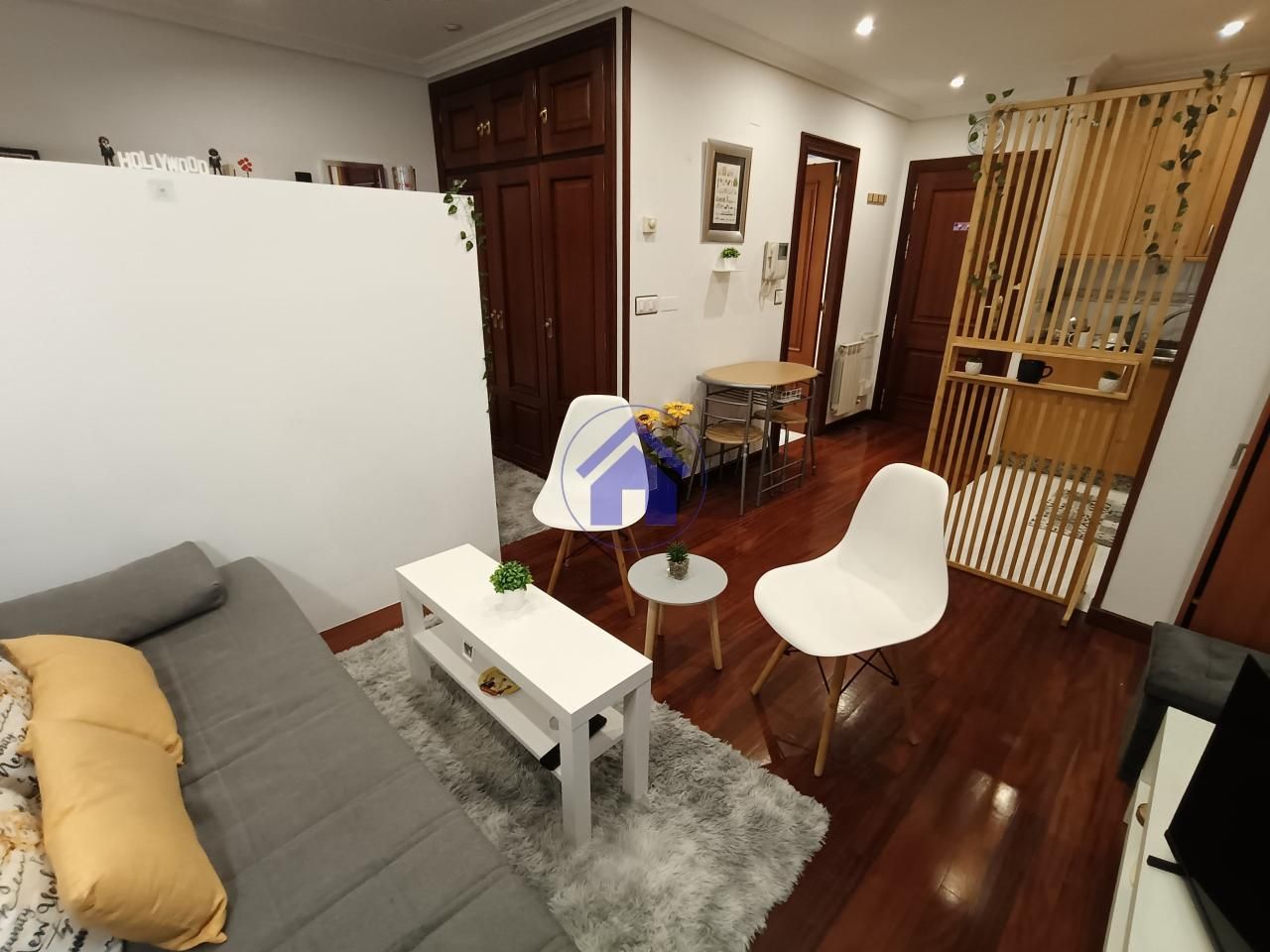 Sala d'estar de Estudi de lloguer en Vigo  amb Calefacció i Moblat