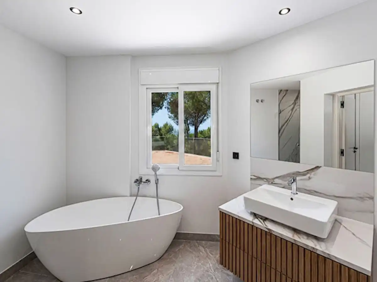 Baño de Casa adosada en venta en Benahavís con Aire acondicionado, Terraza y Trastero