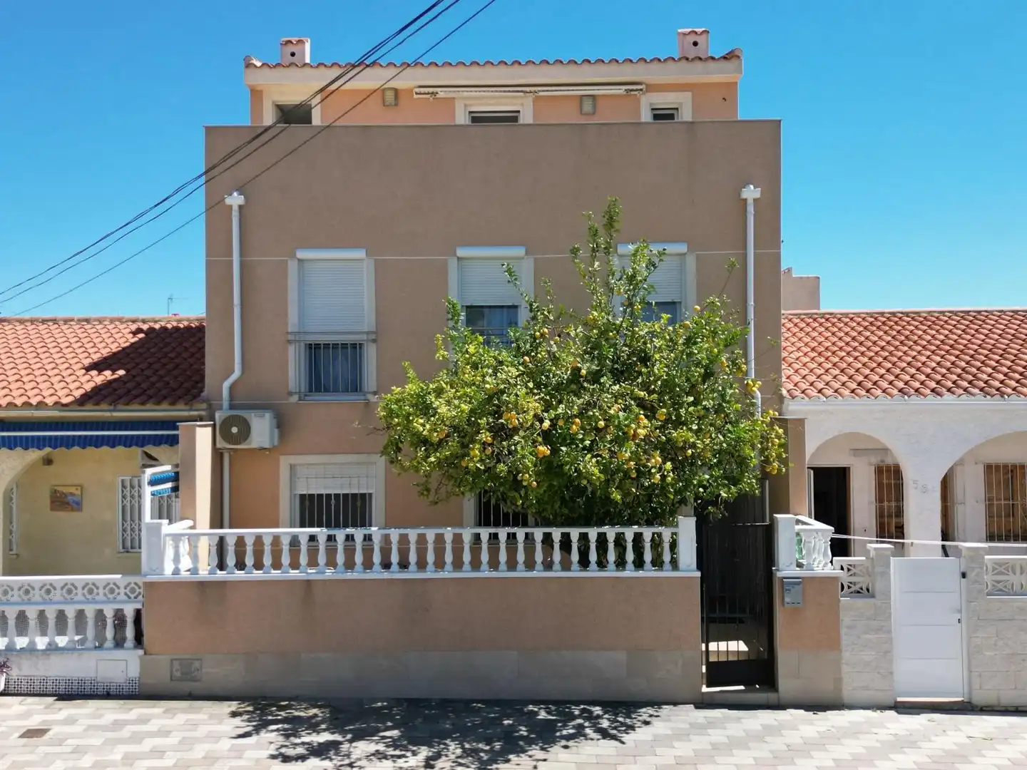 Vista exterior de Casa o chalet en venta en San Fulgencio con Aire acondicionado, Terraza y Amueblado