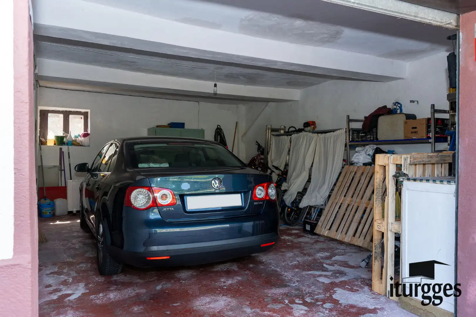 Parking de Casa adosada en venta en Gernika-Lumo con Jardín privado, Amueblado y Horno