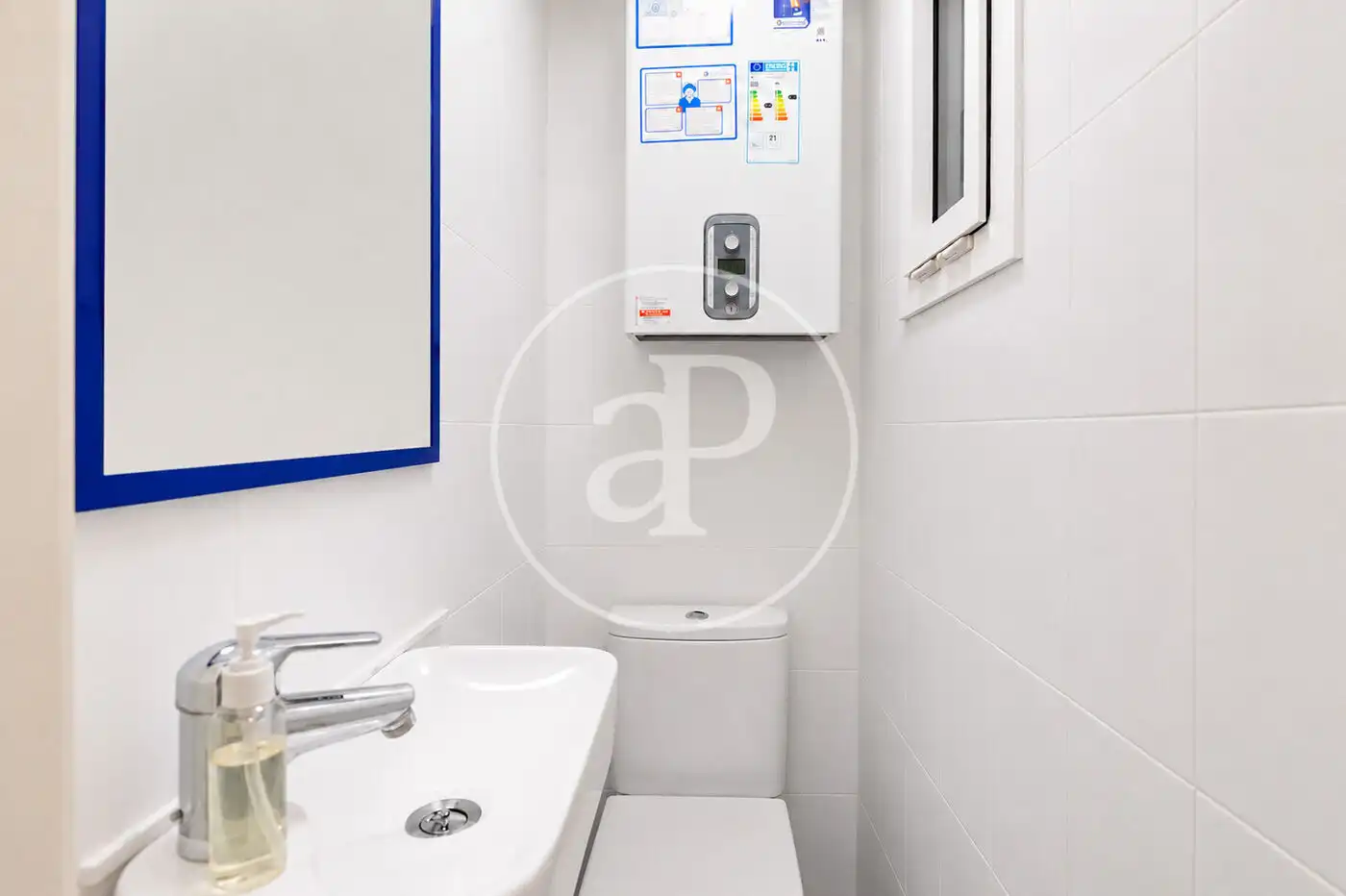 Bathroom of Flat for rent in Barcelona  with Air Conditioner, Heating and Furnished