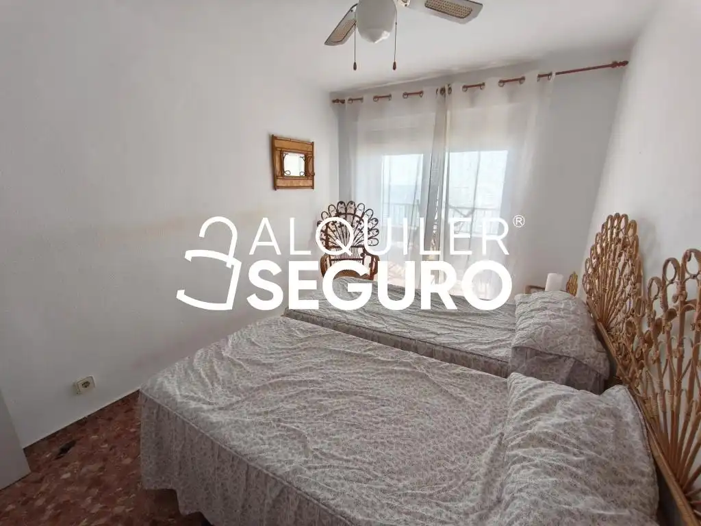 Habitación de Ático de alquiler en El Campello con Terraza y Amueblado