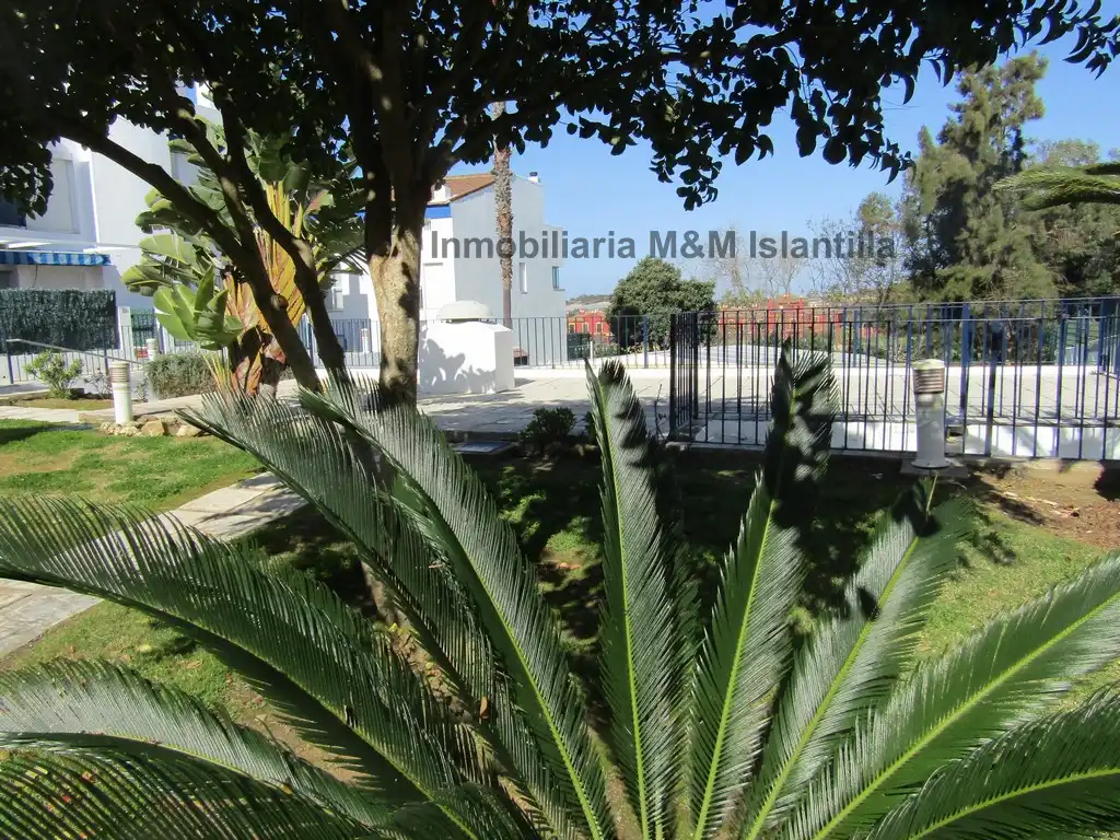 Vista exterior de Casa adosada en venta en Islantilla con Terraza, Trastero y Amueblado