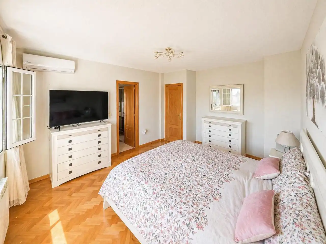 Terraced house with pool for sale in Calle Serrano, imagen 15