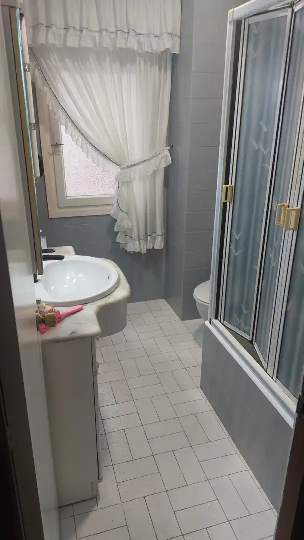 Baño de Piso de alquiler en Santander con Calefacción y Amueblado
