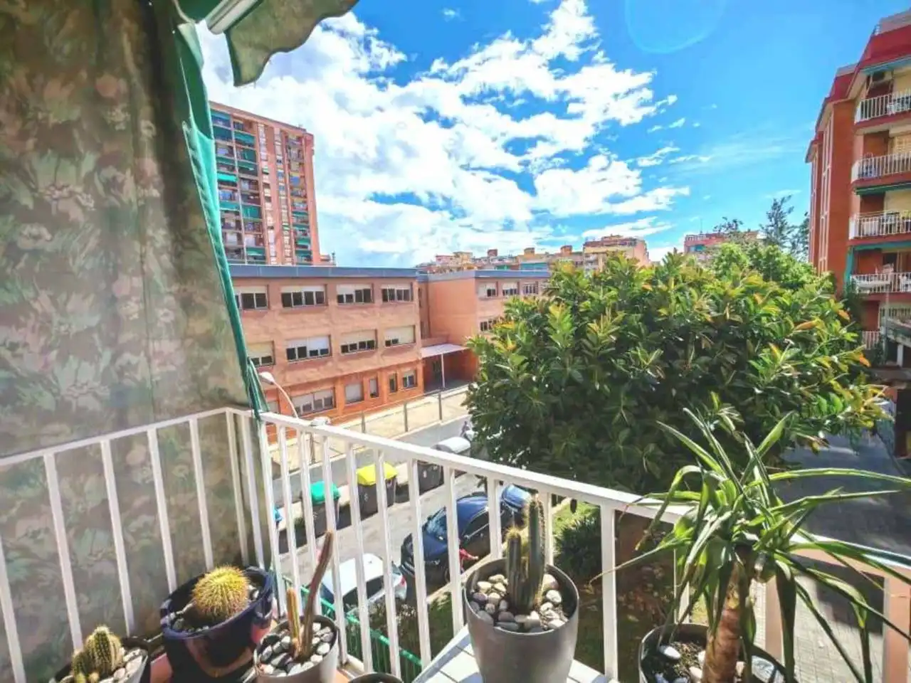Außenansicht von Wohnung zum Verkauf in Badalona mit Klimaanlage, Heizung und Parkett