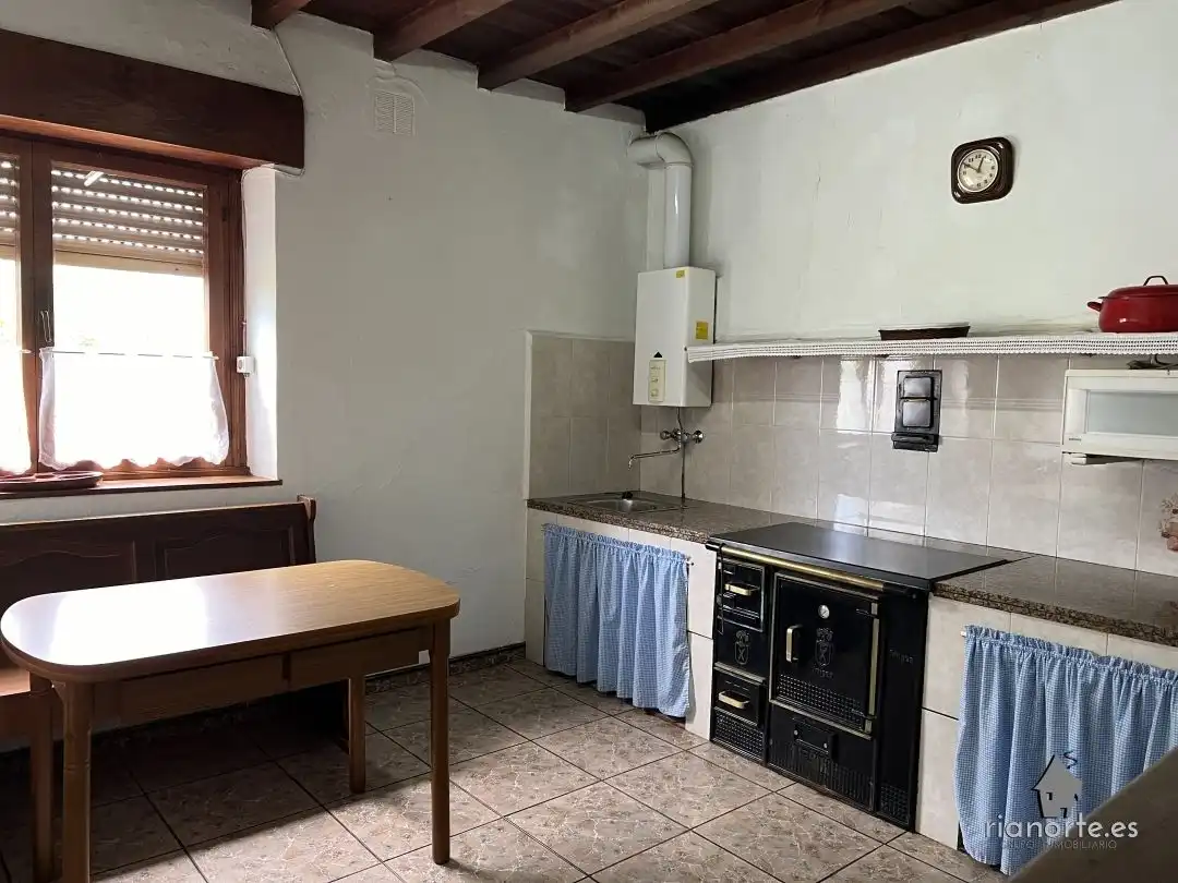 Cuina de Casa adosada en venda en Ribadesella amb Jardí privat