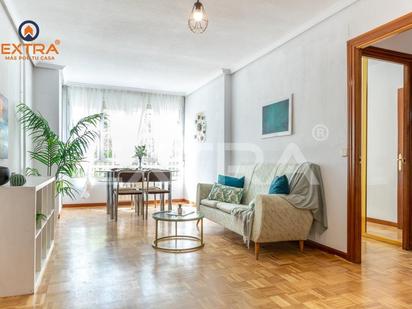 Living room of Flat for sale in  Madrid Capital