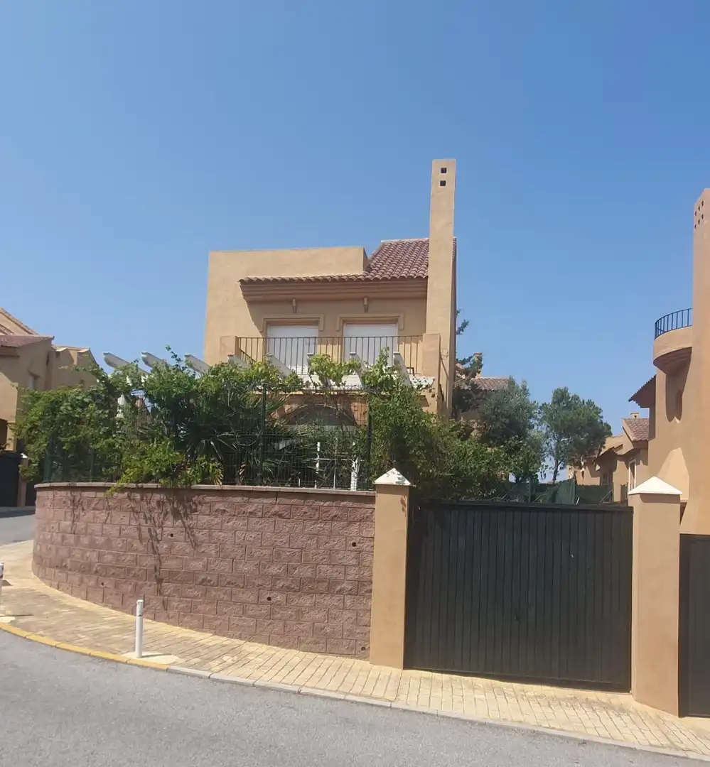 Casa con terraza en venta en Calle Calle Orfebres de Riviera, imagen 3