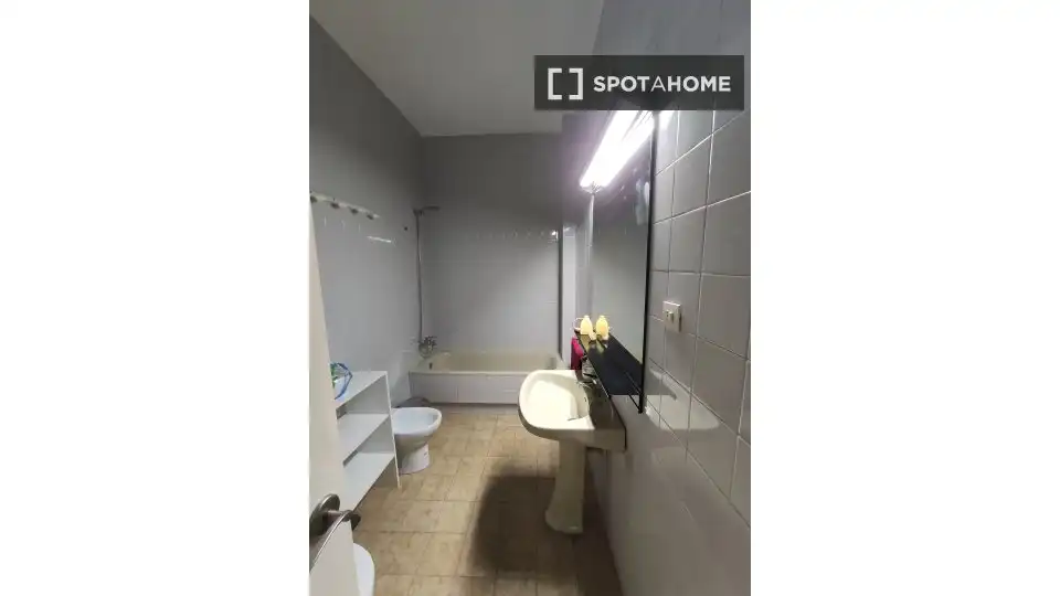 Bathroom of Flat for rent in Murcia  with Air Conditioner, Heating and Furnished