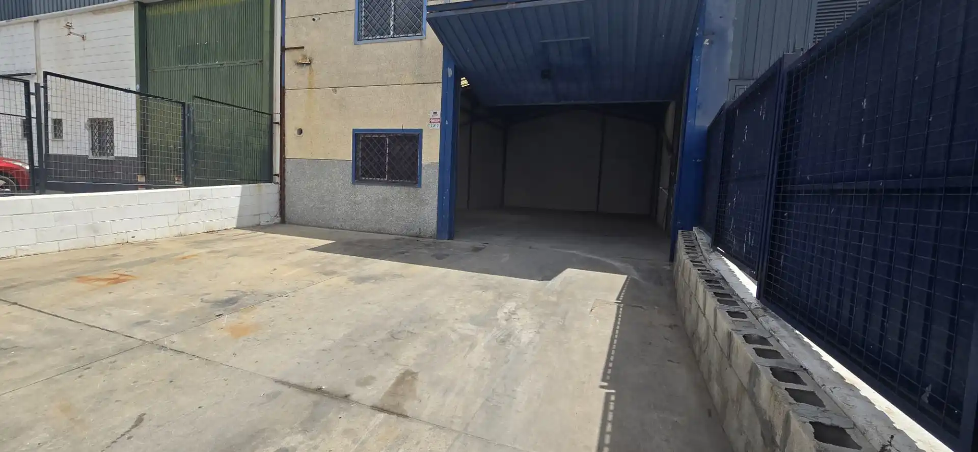 Nau industrial en venda a Calle Mozambique