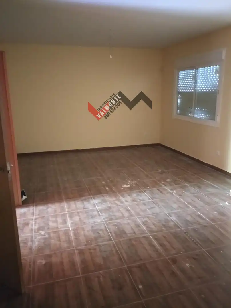 Casa adosada en venta en El Casar de Escalona con Calefacción y Trastero