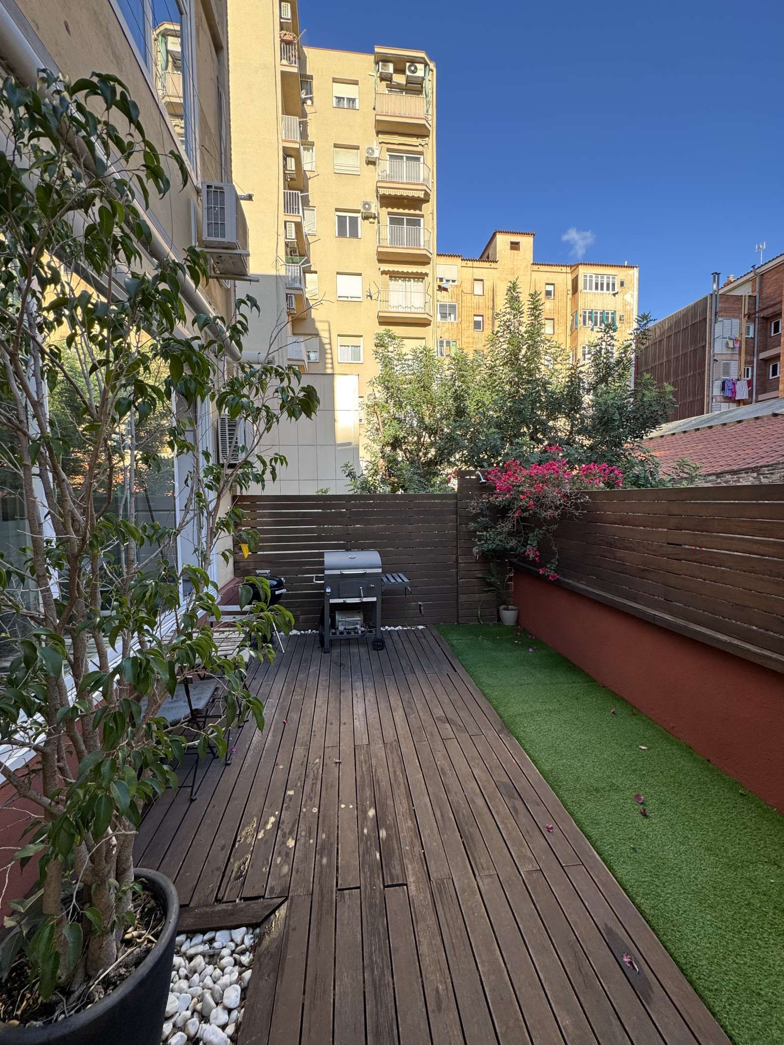 Terrace of Apartment to share in  Barcelona Capital  with Air Conditioner and Terrace