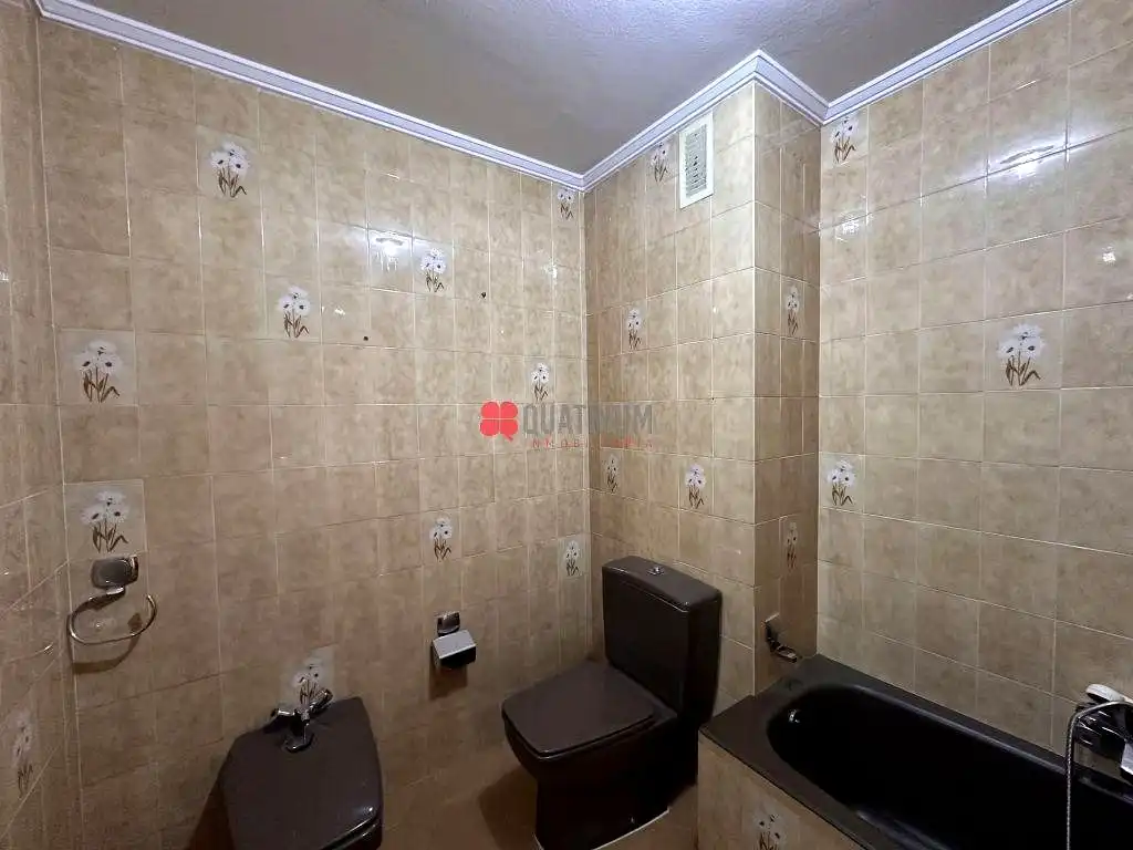 Bathroom of Flat for sale in Ourense Capital   with Heating, Terrace and Storage room